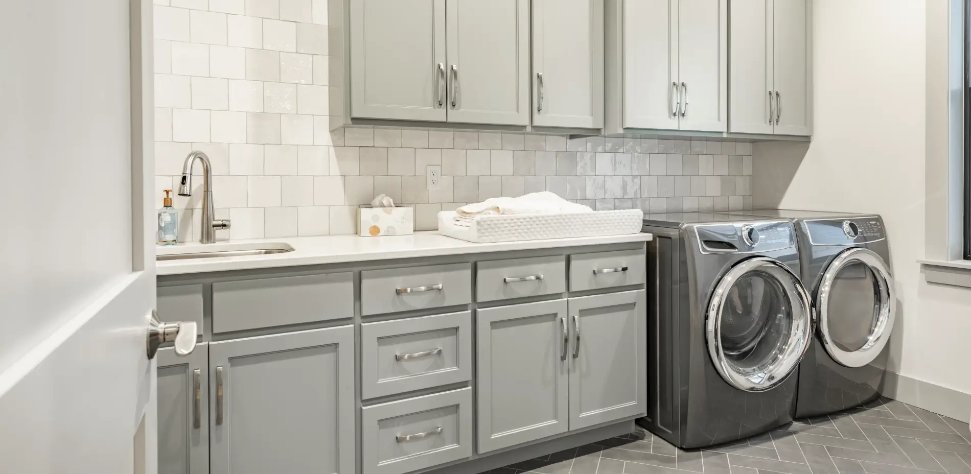 Custom Laundry Room Coutertop Decoration Image